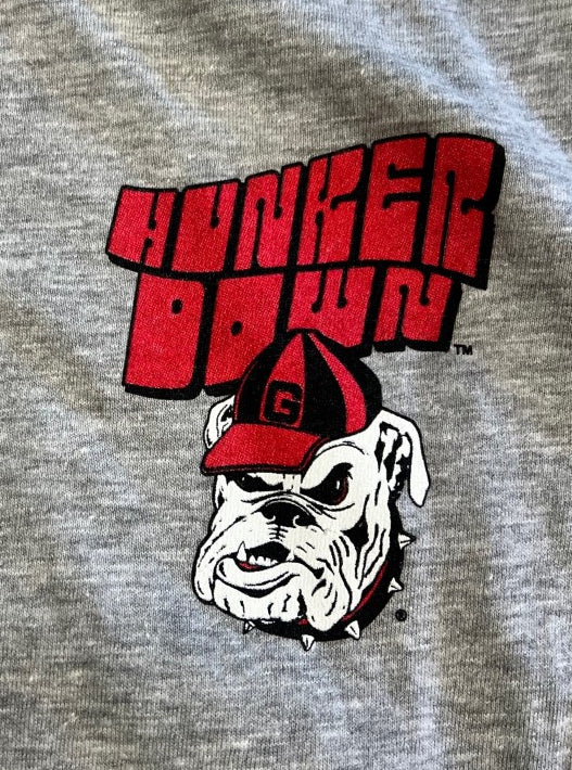 Georgia Bulldogs Retro Between The Hedges Heather Grey Tee New World Graphics