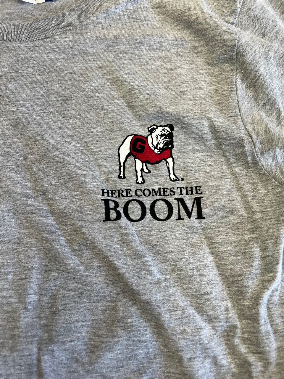 Georgia Bulldogs Here Comes The Boom Grey Short Sleeve Shirt New World Graphics